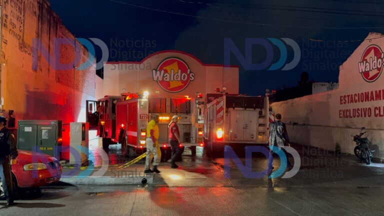 Se incendia tienda departamental en la zona centro de Escuinapa 